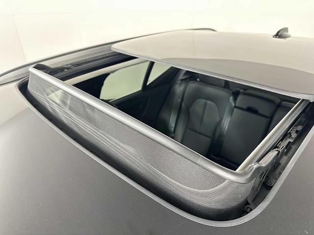 Photo of 2025 Onyx Black Metallic Volvo XC40
