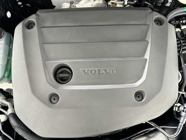 Photo of 2025 Onyx Black Metallic Volvo XC40