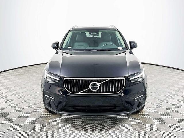 Photo of 2025 Onyx Black Metallic Volvo XC40