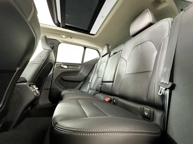 Photo of 2025 Onyx Black Metallic Volvo XC40