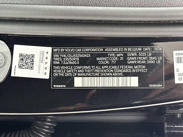 Photo of 2025 Onyx Black Metallic Volvo XC40