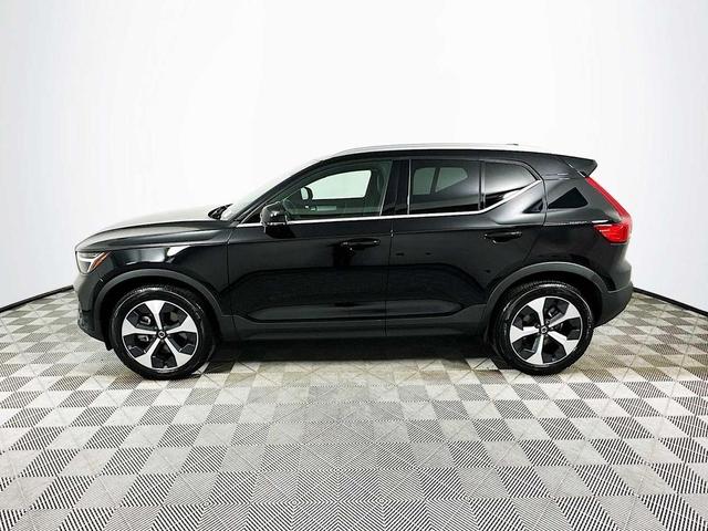 Photo of 2025 Onyx Black Metallic Volvo XC40