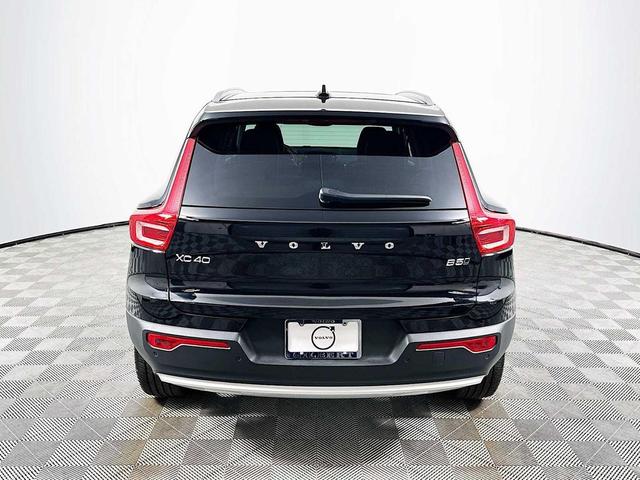Photo of 2025 Onyx Black Metallic Volvo XC40
