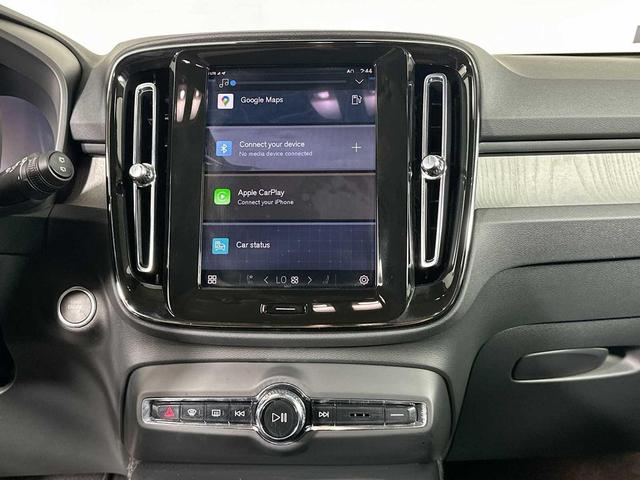 Photo of 2025 Onyx Black Metallic Volvo XC40