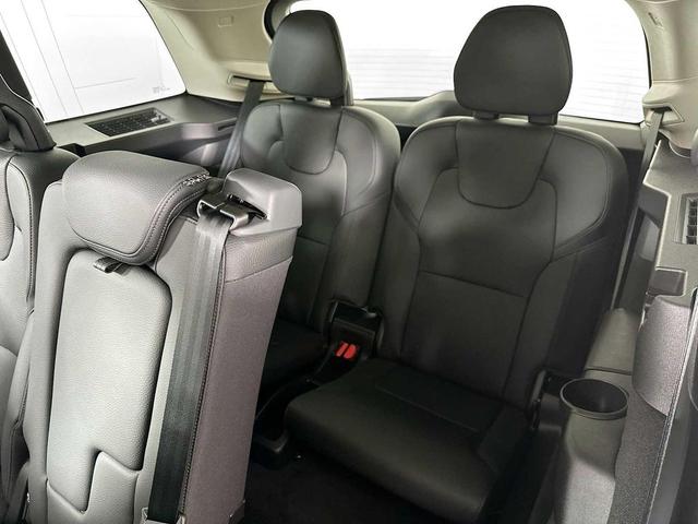 Photo of 2025 Onyx Black Metallic Volvo XC90