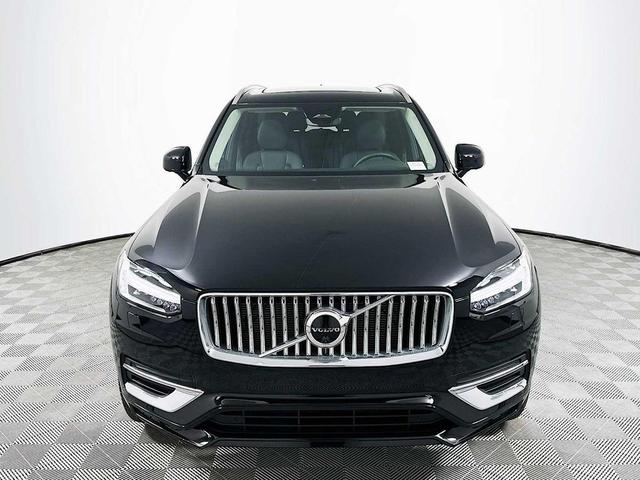 Photo of 2025 Onyx Black Metallic Volvo XC90