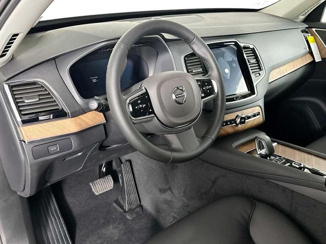 Photo of 2025 Onyx Black Metallic Volvo XC90