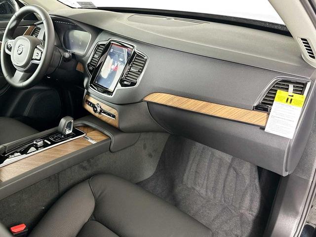 Photo of 2025 Onyx Black Metallic Volvo XC90