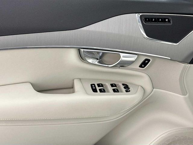 Photo of 2025 Vapour Grey Metallic Volvo XC90