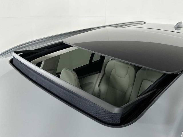 Photo of 2025 Vapour Grey Metallic Volvo XC90