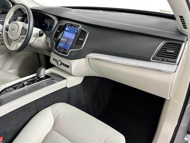 Photo of 2025 Vapour Grey Metallic Volvo XC90