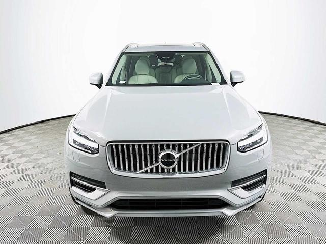 Photo of 2025 Vapour Grey Metallic Volvo XC90
