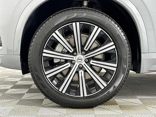 Photo of 2025 Vapour Grey Metallic Volvo XC90