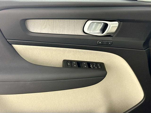 Photo of 2025 VAPOUR GRY MET Volvo XC40