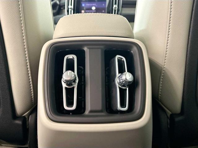 Photo of 2025 VAPOUR GRY MET Volvo XC40