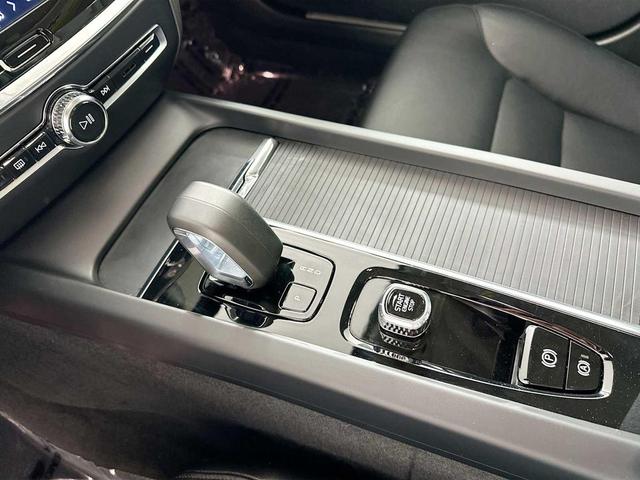 Photo of 2025 Silver Dawn Metallic Volvo S60