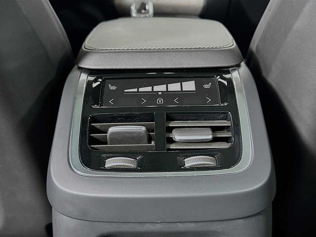 Photo of 2024 Onyx Black Metallic Volvo XC90 Recharge Plug-In Hybrid