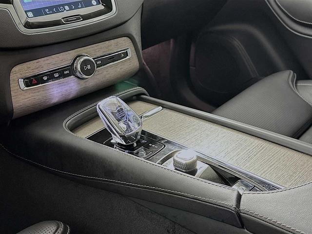 Photo of 2024 Onyx Black Metallic Volvo XC90 Recharge Plug-In Hybrid