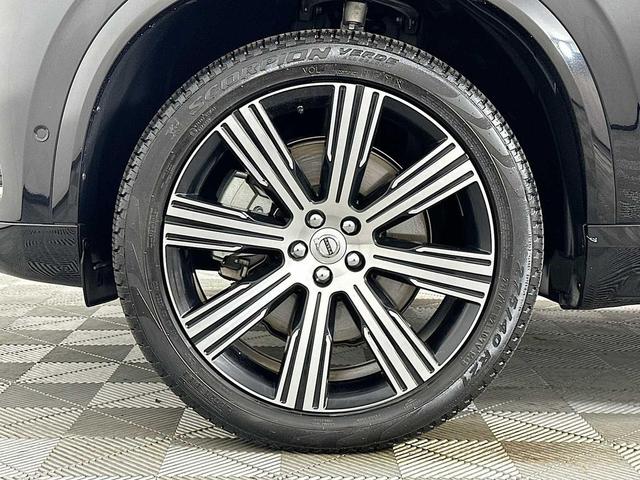 Photo of 2024 Onyx Black Metallic Volvo XC90 Recharge Plug-In Hybrid