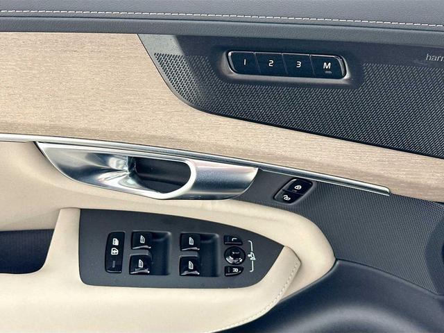 Photo of 2025 ONYX BLK MET Volvo XC90 Plug-In Hybrid
