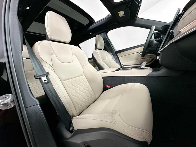 Photo of 2025 ONYX BLK MET Volvo XC90 Plug-In Hybrid