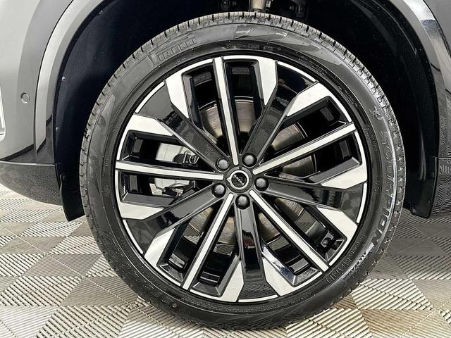 Photo of 2025 ONYX BLK MET Volvo XC90 Plug-In Hybrid