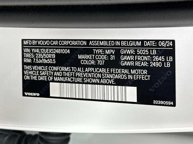 Photo of 2025 Crystal White Pearl Volvo XC40