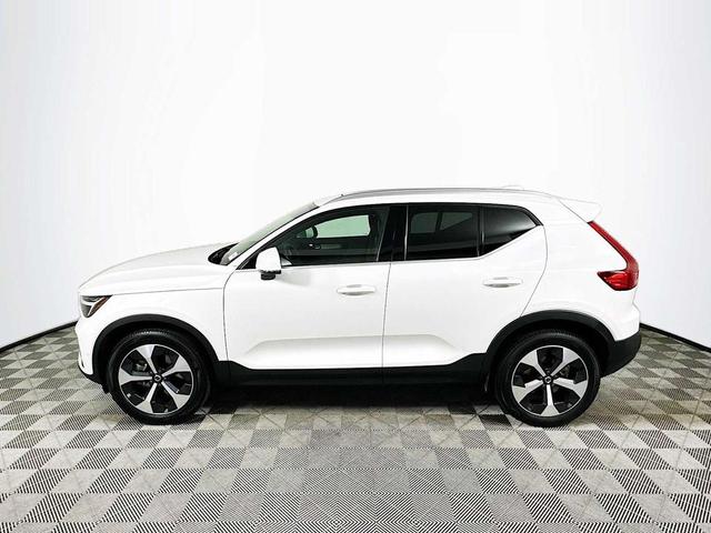 Photo of 2025 Crystal White Pearl Volvo XC40
