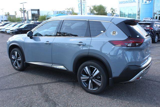 Photo of 2022 Boulder Gray Nissan Rogue