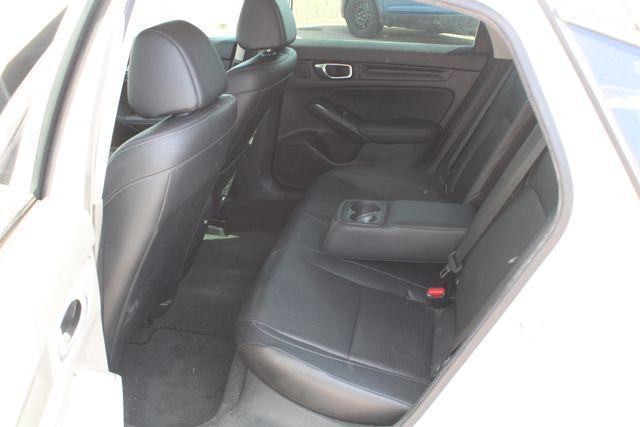 Photo of 2022 Platinum White Pearl Honda Civic