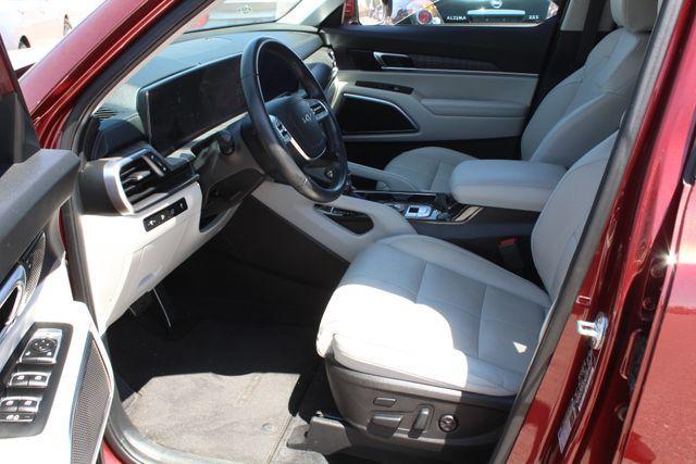 Photo of 2023 Red Kia Telluride