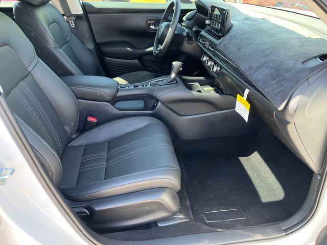Photo of 2024 Platinum White Pearl Honda HR-V