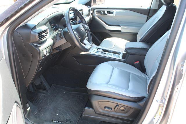 Photo of 2021 Iconic Silver Metallic Ford Explorer