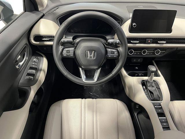 Photo of 2026 Platinum White Pearl Honda HR-V