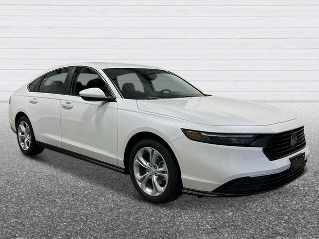 Photo of 2025 Platinum White Pearl Honda Accord