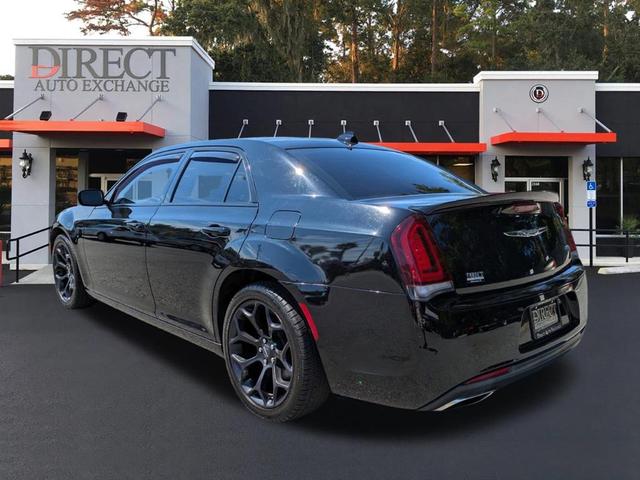 Photo of 2019 Gloss Black Chrysler 300
