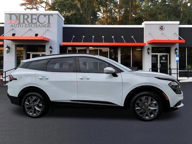 Photo of 2023 Glacial White Pearl Kia Sportage