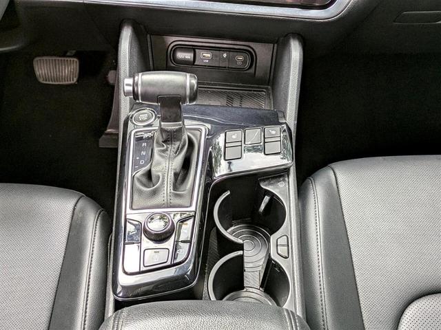 Photo of 2023 Glacial White Pearl Kia Sportage