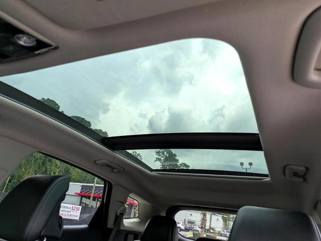 Photo of 2023 Glacial White Pearl Kia Sportage