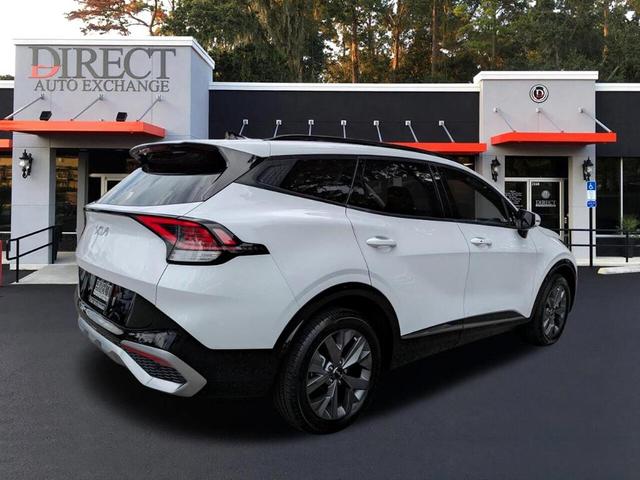 Photo of 2023 Glacial White Pearl Kia Sportage