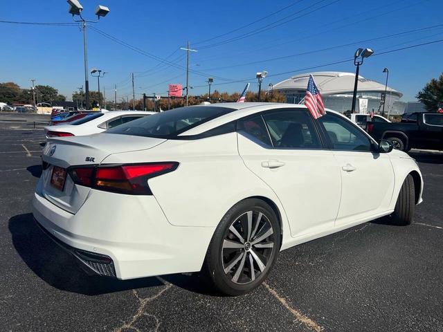 Photo of 2022 Glacier White Nissan Altima