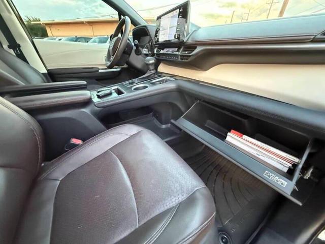 Photo of 2022 Midnight Black Metallic Toyota Sienna