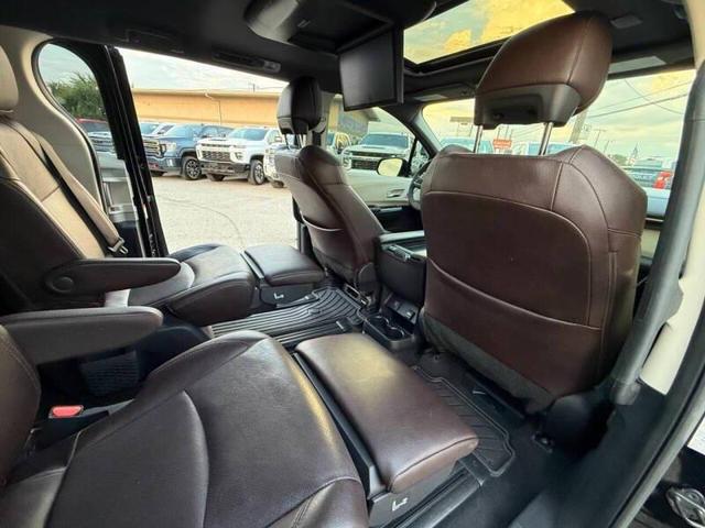 Photo of 2022 Midnight Black Metallic Toyota Sienna