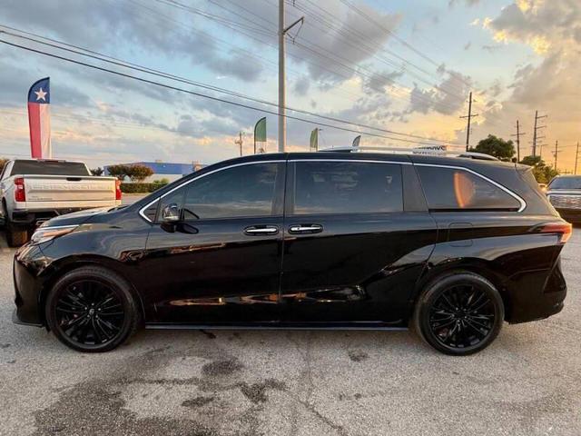 Photo of 2022 Midnight Black Metallic Toyota Sienna