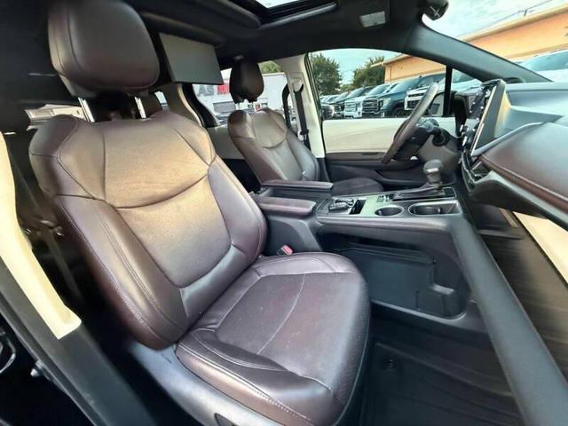 Photo of 2022 Midnight Black Metallic Toyota Sienna