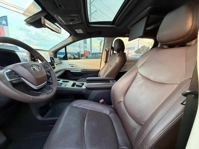 Photo of 2022 Midnight Black Metallic Toyota Sienna
