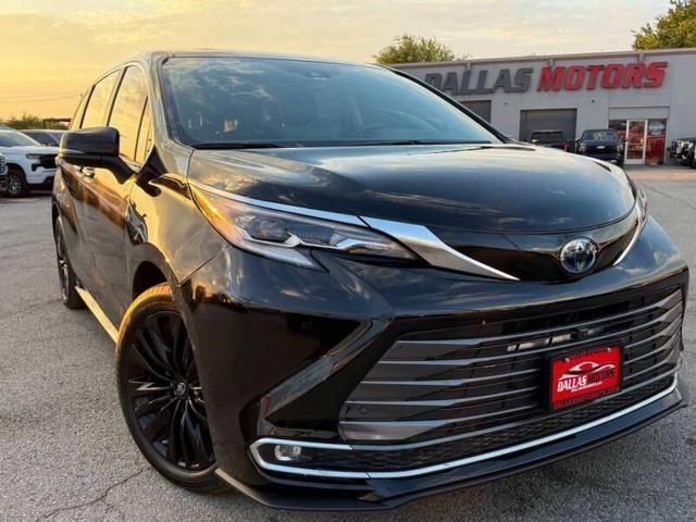 Photo of 2022 Midnight Black Metallic Toyota Sienna