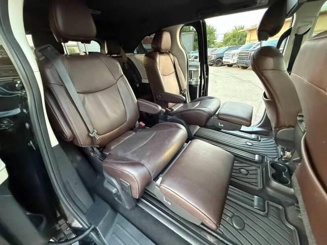 Photo of 2022 Midnight Black Metallic Toyota Sienna