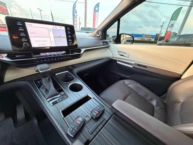 Photo of 2022 Midnight Black Metallic Toyota Sienna