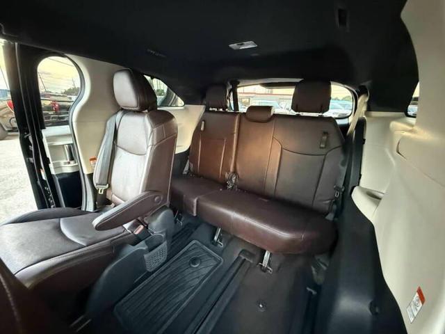 Photo of 2022 Midnight Black Metallic Toyota Sienna